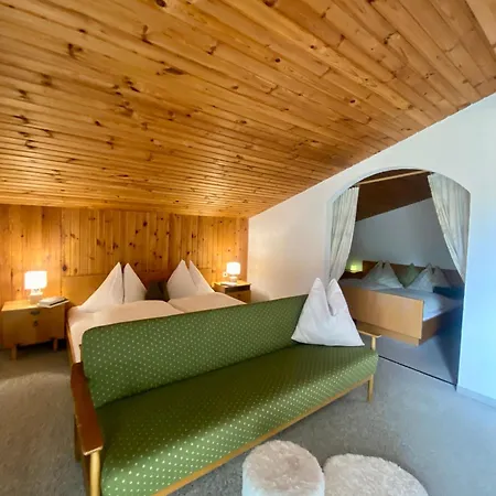 4 Apartment *